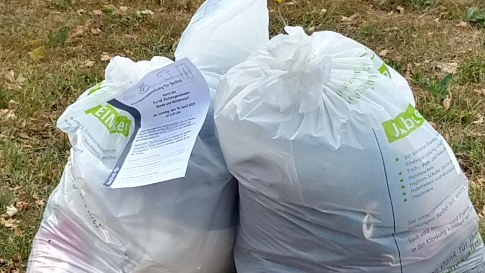 In Säcke oder Kartons können die Spenden an die Straße gestellt werden.  © Foto: Himstedt
