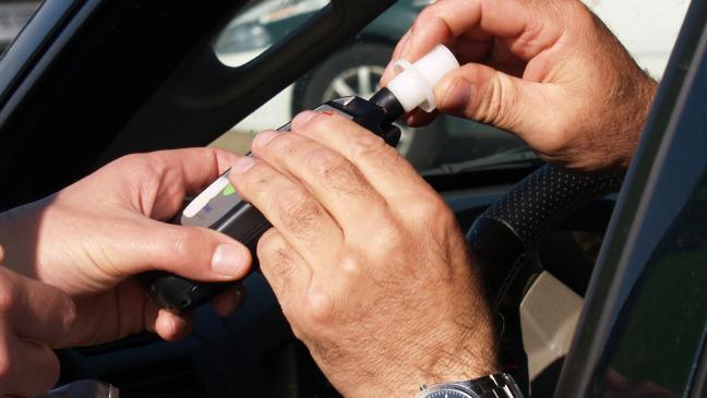 Betrunken in die Leitplanke gekracht