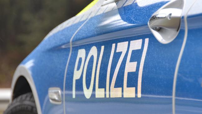 Lastwagenfahrer übersieht Auto