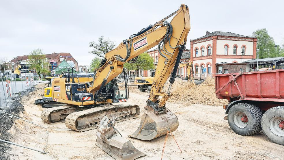 Die Neugestaltung des Zentralen Omnibusbahnhofs (ZOB) in Leer geht sichtbar voran.  © Foto: Szyska