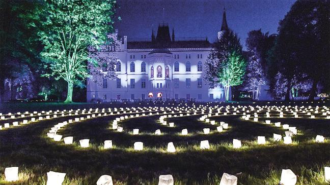 Ein Maskenfest an der Evenburg in Leer