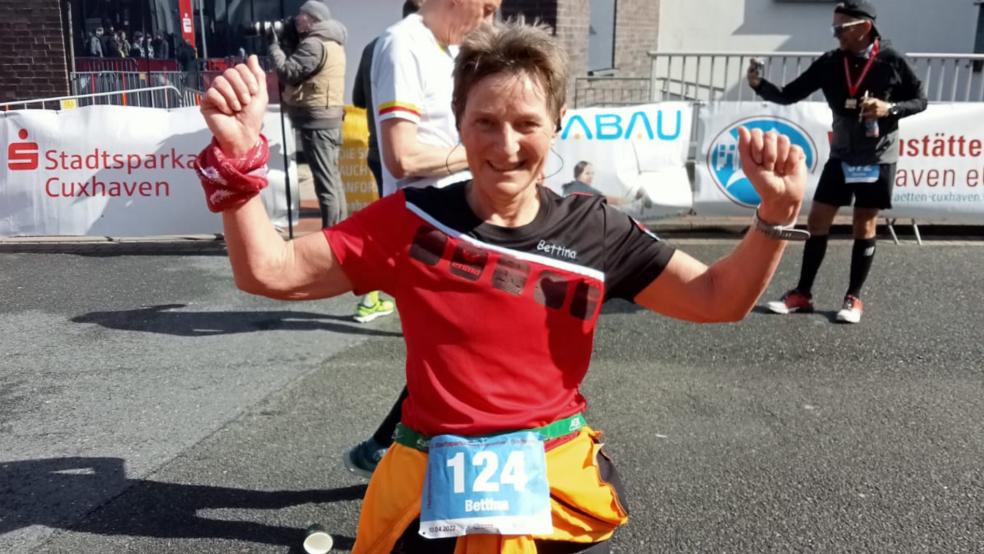 Bettina Pilney vom SV Ems Jemgum freute sich über ihre Zeit beim Halbmarathon in Cuxhaven.  © Foto: privat