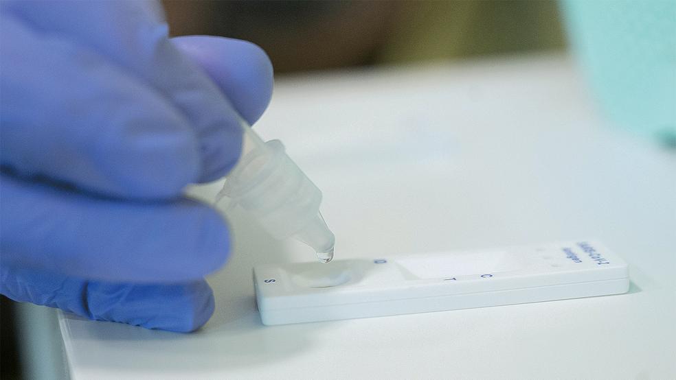 Am 30. Juni enden die Beauftragungen für die Testzentren im Kreis Leer. Aber wie geht es danach weiter?  © Foto: dpa