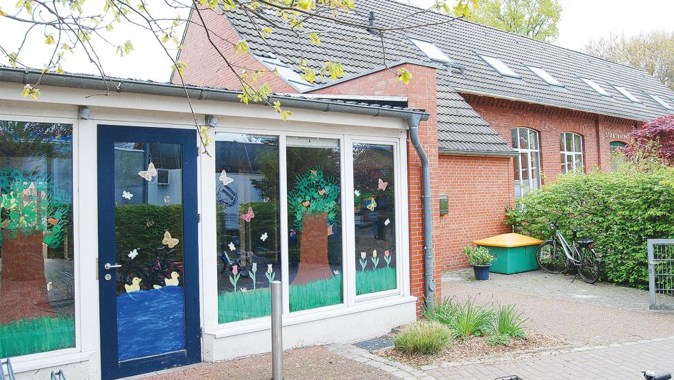Direkt neben dem Kindergarten »Bunte Welt« steht die Stadtbücherei. Wie das Gebäude nach dem Umzug der Bücherei an die Westerstraße genutzt werden soll, steht noch nicht fest.  © Foto: Hoegen
