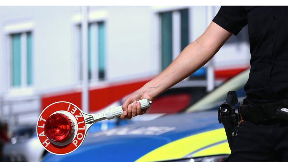 Eine Radfahrerin, einen Autofahrer und einen E-Scooter-Fahrer hat die Polizei aus dem Verkehr gezogen, weil sie entweder betrunken waren oder Drogen genommen hatten.  © Foto: Polizei