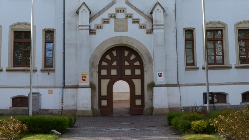 Zur Bewährung hat das Landgerichtr Aurich die Strafe gegen einen psychisch kranken 35-Jährigen aus Emden ausgesetzt. Er ist in ärztlicher Behandlung und soweit stabil.  © Foto: Archiv