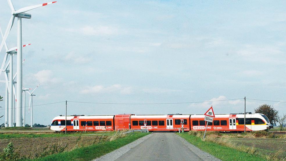 Die »Wiederline«, auf dem Foto zwischen Bad Nieuweschans und Bunde, als Vorläufer der künftigen »Wunderline« wurde am 16. November 2012 in der ehemaligen Remise in Bad Nieuweschans präsentiert.  © Foto: Kuper