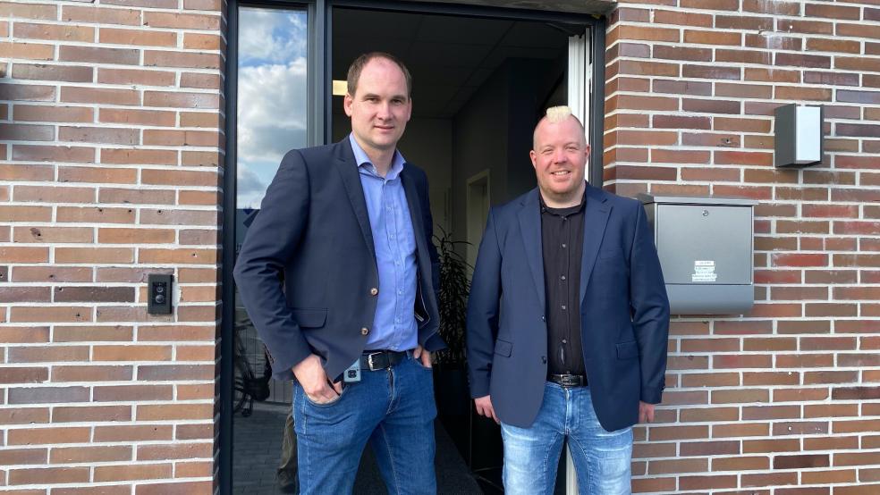 »Es waren stressige Zeiten und ein großer Kraftakt, auch durch die manchmal lähmende Bürokratie, aber jetzt freuen wir uns über das Ergebnis«, sagten die beiden Geschäftsführer Rainer Junker und Timo Auen über den Bau des neuen Firmensitzes. © Kuper