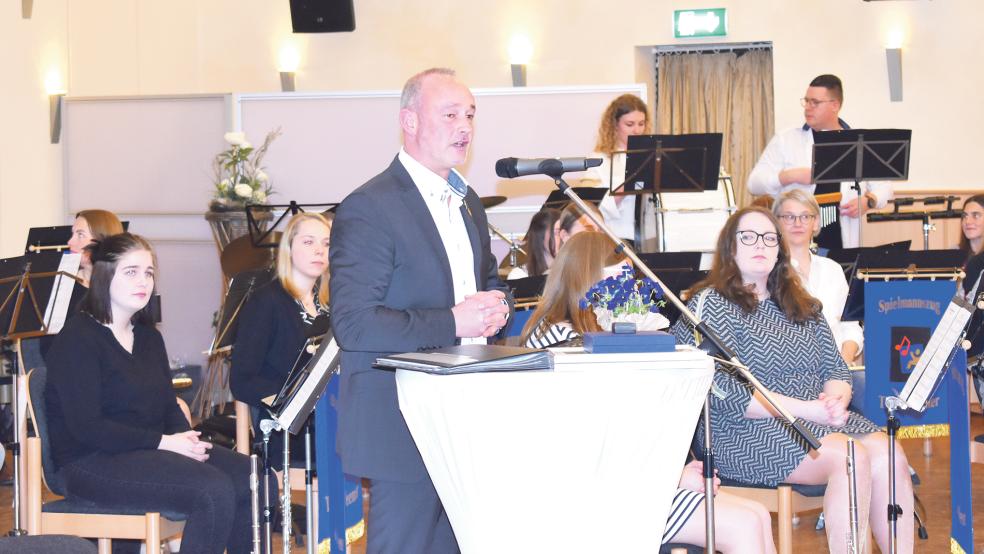 Ingo Schmidt (am Rednerpult) begrüßte als 1. Vorsitzender des TMV die Jubiläumsgäste in der DGA Bunde.  © Fotos: Kuper