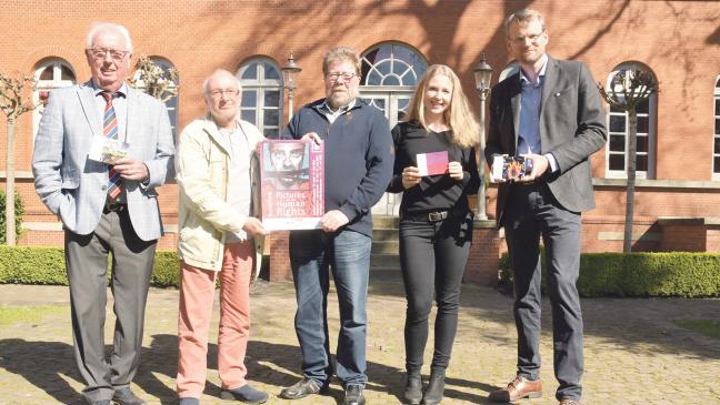 Menschenrechte jetzt auch auf Platt 