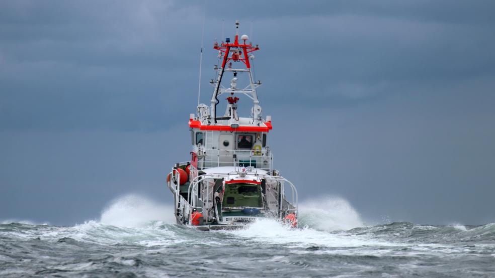 Mit dem Seenotrettungskreuzer "Felix Sand" der DGzRS waren die Seenotretter vor Borkum im Einsatz für eine Stehpaddlerin. © DGzRS (Alexander Krüger)