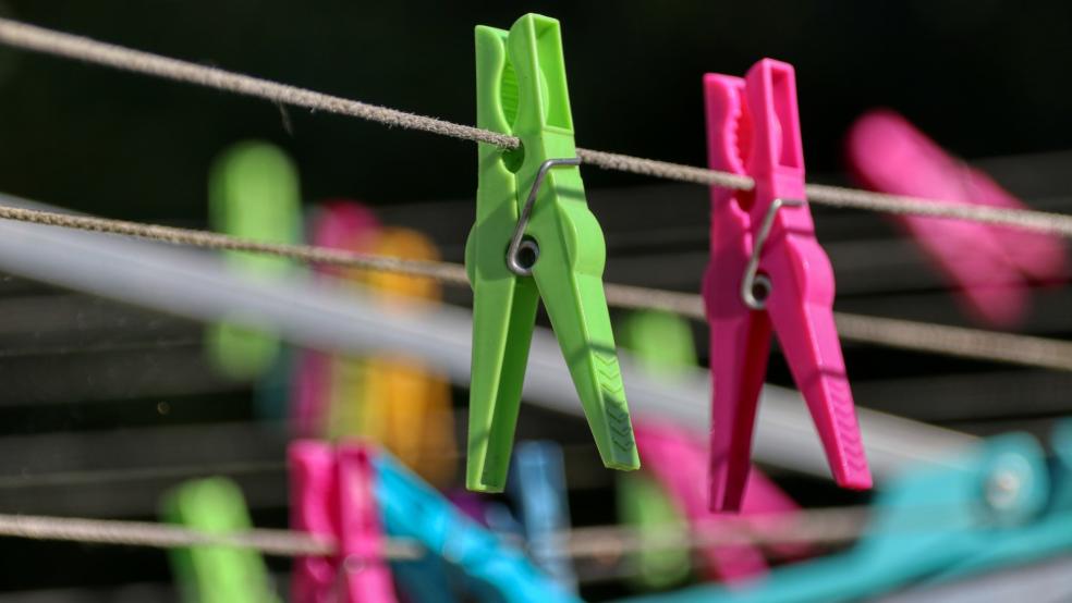 Die Büstenhalter und Slips hingen an einem Wäscheständer. © Pixabay (Symbolfoto)