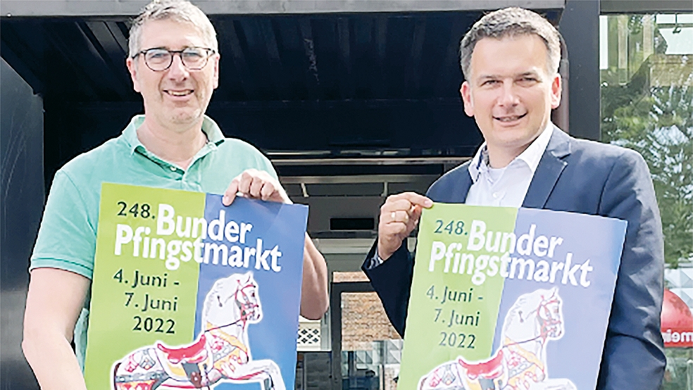 Freuen sich auf den 248. Bunder Pfingstmarkt: Fachbereichsleiter Jörg Siemering (links) und Bürgermeister Uwe Sap.  © Foto: Gemeinde Bunde