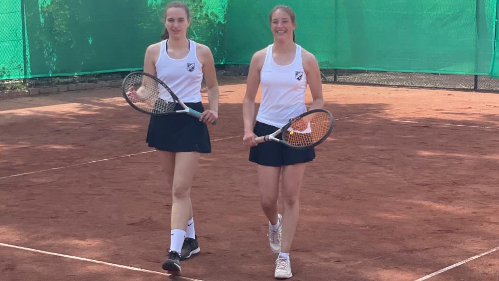 Victoria Goemann (links) und Anne Bruns holten einen glatten 3:0-Sieg in ihrem ersten Punktspiel.  © privat