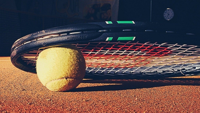 Tennis: Sieg und Niederlage für Bunde zum Start