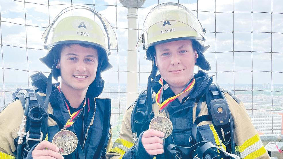 Yannick Geib (links) und Dennis Striek nahmen erfolgreich am Treppenlauf »Firefighter Stairrun« in Berlin teil.  © Foto: privat