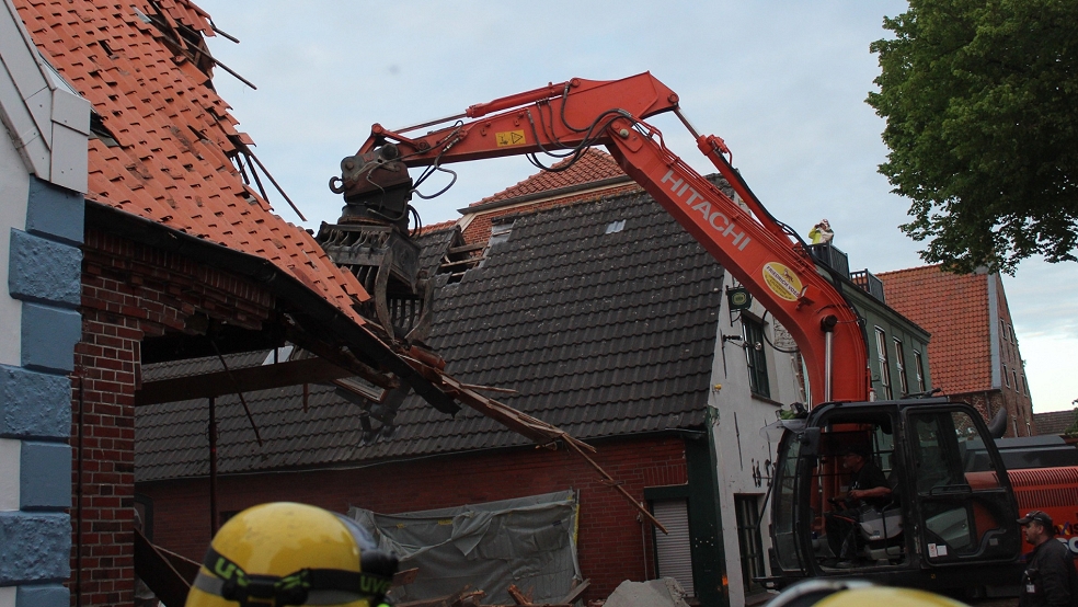 Das einsturzgefährdete Haus musste schließlich abgerissen werden. © Feuerwehr