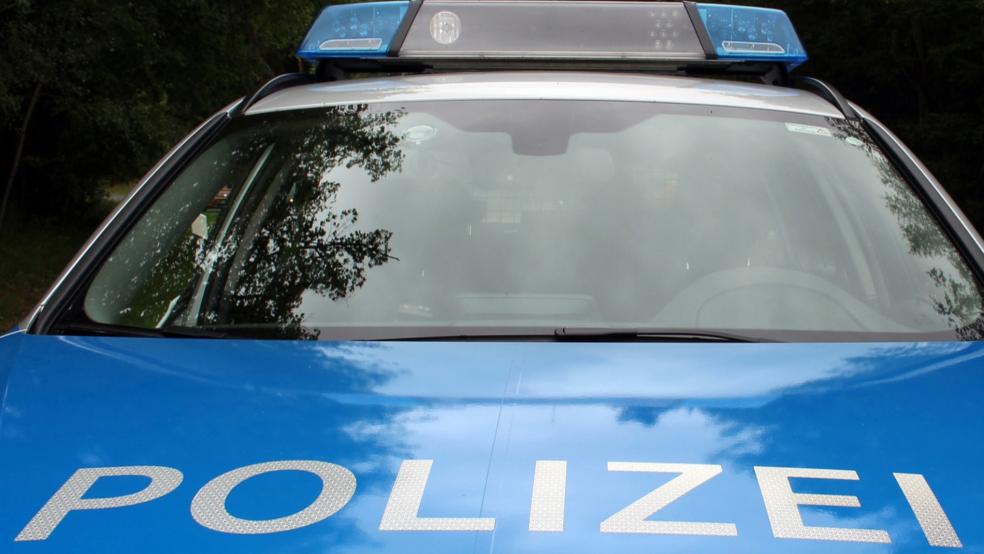 Die Polizei bittet um Hinweise von Zeugen, die Angaben dazu machen können, wie ein Auto in einem Hafenbecken in Aurich landen konnte. © Pixabay (Symbolfoto)