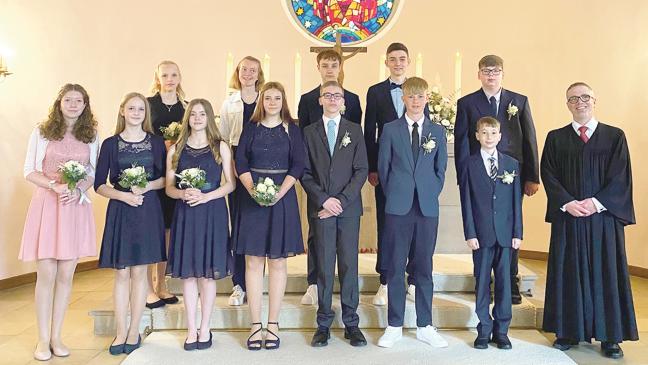 Zwölf Konfirmanden bekennen sich zum Christsein