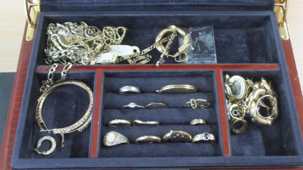 Auch mit diesem Foto von gestohlenem Schmuck sucht die Polizei nach dem rechtmäßigen Besitzer des Diebesgutes.  © Foto: Polizei