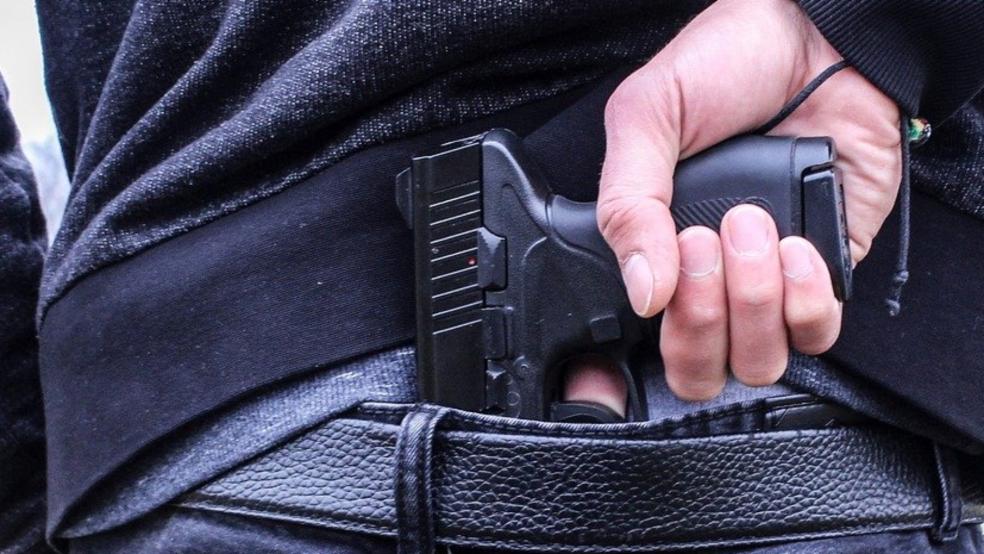 Bei der Durchsuchung der beiden tatverdächtigen jungen Männer seien die Waffen gefunden worden, teilte die Polizei mit. © Pixabay (Symbolfoto)