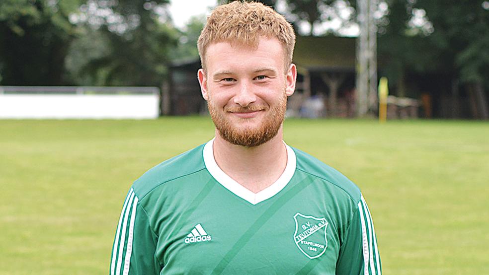 Patrick Hinderks erzielte das 2:0 für Stapelmoor mit einem Volleyschuss.  © Foto: Born