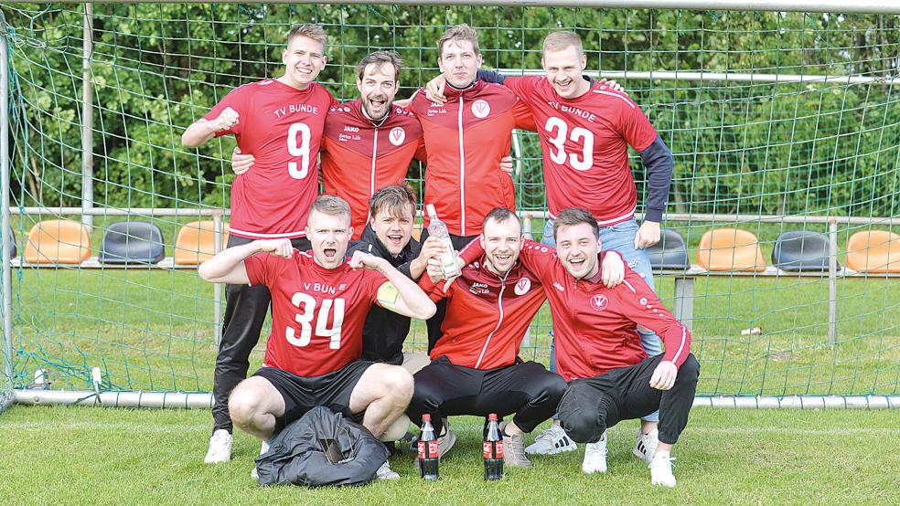 Die 3. Herren des TV Bunde holte zwei Siege und zwei Unentschieden. Damit gewann das Team das Kleinfeld-Turnier. © Born