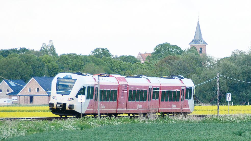 Ein Arriva-Zug bei Bunde. Mit der Planfeststellung für den dritten Abschnitt, der den Grenzflecken betrifft, wären die Voraussetzungen für die erste Baustufe der Wunderline erfüllt.  © Archivfoto: Hanken