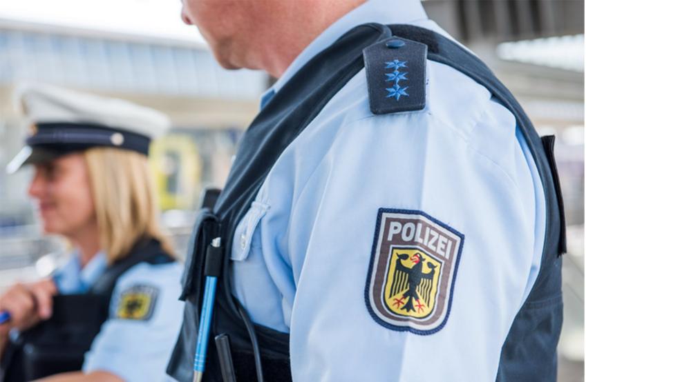 Einen 29-Jährigen, gegen den drei Haftbefehle vorlagen, hat die Bundespolizei jetzt festgenommen. Er war in Leer in einen Zug nach Oldenburg gestiegen. Dort erwartete ihn die Polizei schon.  © Foto: Bundespolizei