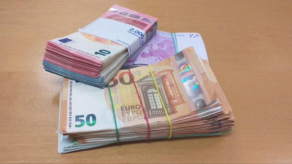 Eine 87-jährige Emderin ist Betrügern auf den Leim gegangen, die sich am Telefon als Polizeibeamte ausgegeben haben. © Pixabay (Symbolfoto)