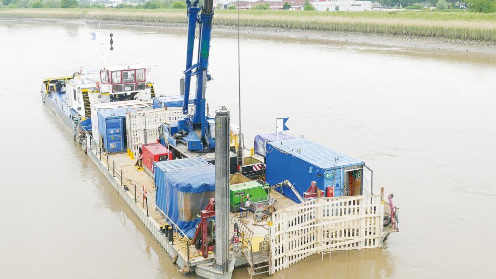 Die Suche nach Kampfmitteln aus dem Zweiten Weltkrieg (1939 bis 1945) in der Leda umfasst 50 Meter westlich und 50 Meter östlich der vielbefahrenen Brücke. Grund: Ab 2023 wird eine neue Brücke gebaut.  © Foto: Wieking