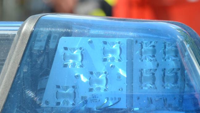 Frau bedroht Polizei mit Fleischermesser