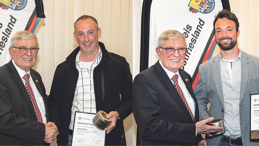 Ditmar Lübbers (oben von links), Uwe Sanders und Matthias Groenewold (unten von links) vom TV Bunde nahmen ihre Ehrungen ebenso von Johann Schön entgegen wie Martin Hut aus Stapelmoorerheide.  © Fotos: NFV-Kreis/Collage: Born