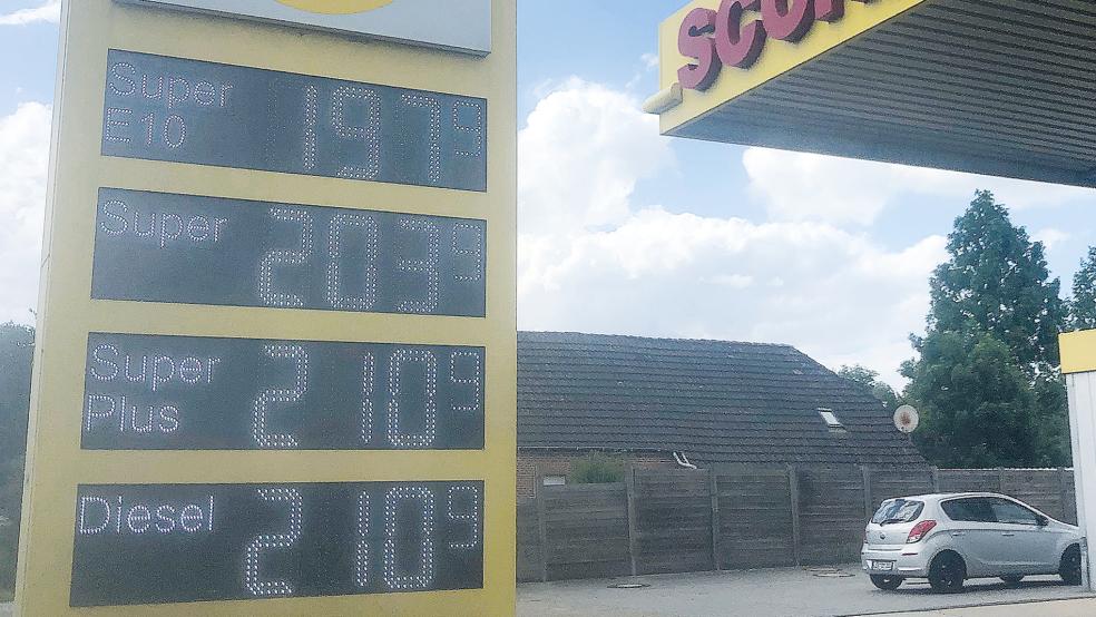 Auch an der Score-Tankstelle in Möhlenwarf sind die Spritpreise fast wieder so hoch, wie vor dem Tankrabatt.  © Foto: Busemann