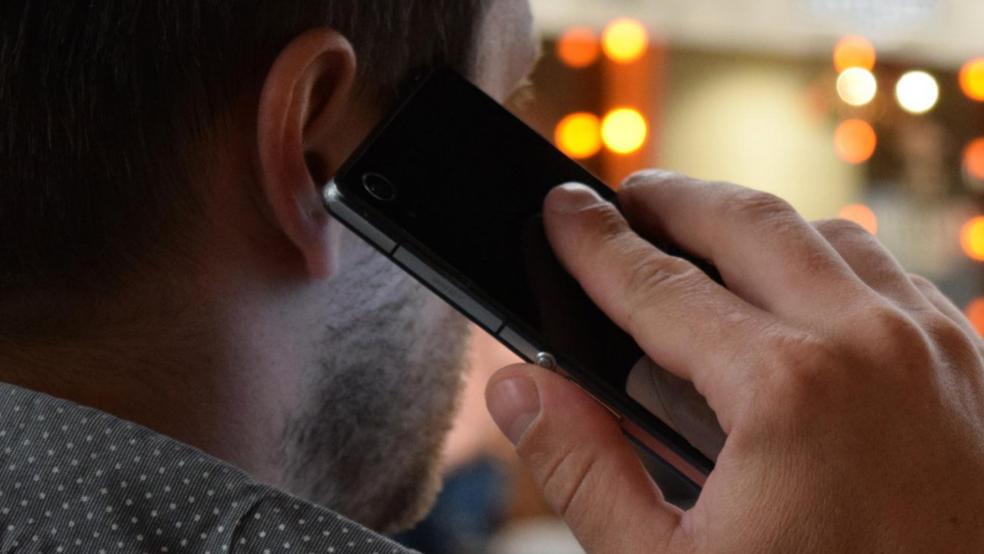 Betrüger riefen Leeraner jüngerer Altersklassen an, gaben sich als angebliche Polizeibeamte aus und behaupteten, dass es im Stadtgebiet häufiger zu Einbruchsdiebstählen käme. Daher wäre die Sicherung von Wertsachen durch die Polizei erforderlich, so die Lügengeschichte. © Pixabay (Symbolfoto)