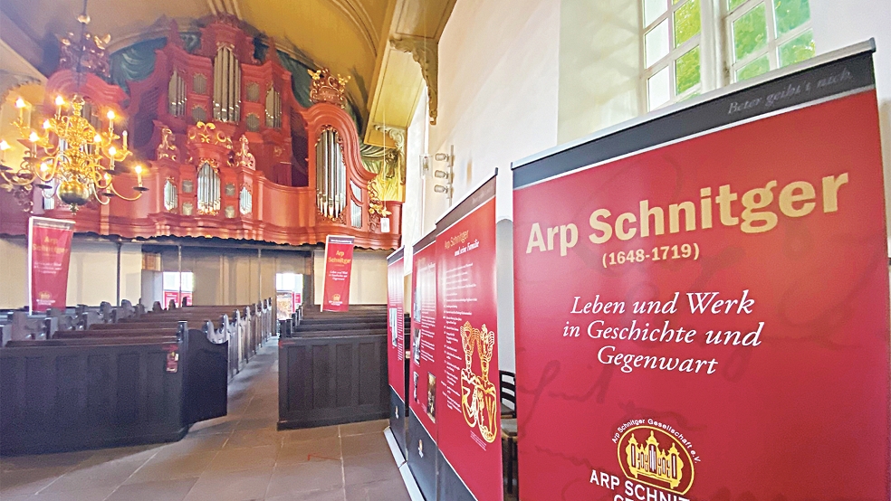 Ein Blick in die Schnitger-Ausstellung in der reformierten Kirche Weener.  © Foto: Hanken