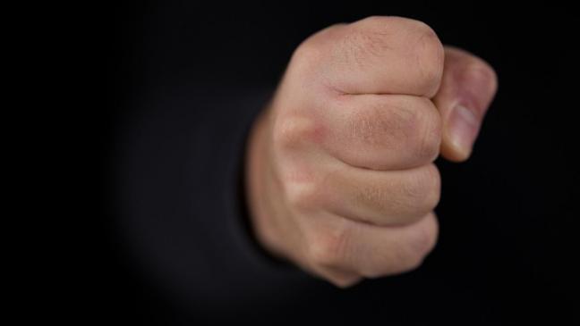 Faustschläge und Randale