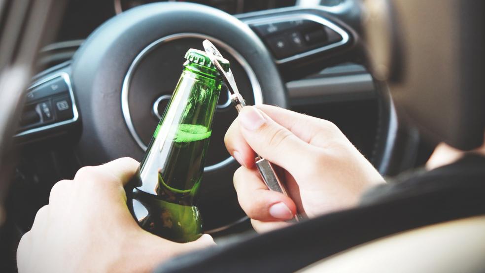 Polizeibeamte stellten bei der Unfallaufnahme fest, dass die Autofahrerin unter Alkoholeinfluss stand.  © Pixabay (Symbolfoto)