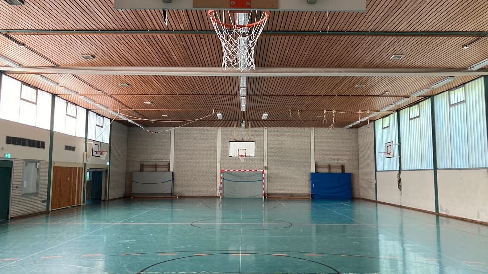 Die Sporthalle der Oberschule an der Wiesenstraße in Weener soll stillgelegt werden. © Boelmann (Archiv)
