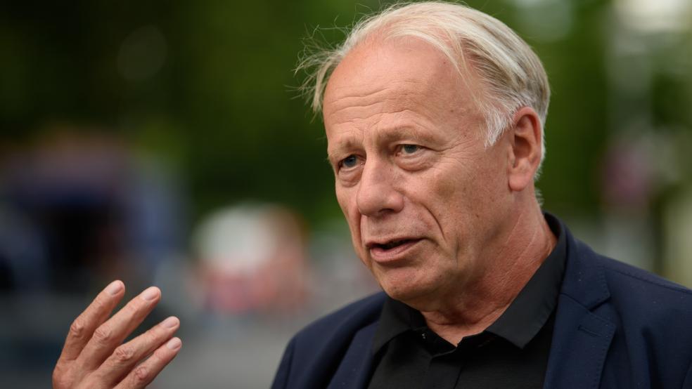 Der frühere Bundesumweltminister Jürgen Trittin (Grüne) spricht sich gegen die geplante Erdgasförderung vor der ostfriesischen Insel Borkum aus. »Ich halte das Projekt weder für zielführend noch für relevant.« © Pförtner (dpa)