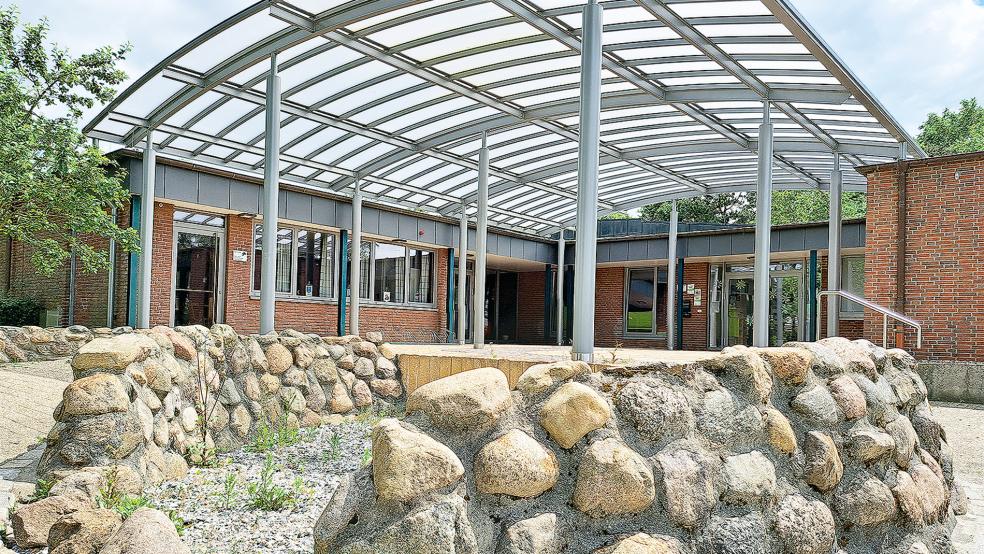 Im Dorfgemeinschaftshaus (DGH) in Bingum befindet sich bereits der Kindergarten »Sünntuitjes«. Nun erwägt die Stadtverwaltung, das Gebäude auch für die benachbarte Grundschule zu nutzen. Der Neubau einer Schule wird ebenfalls geprüft.  © Foto: Szyska