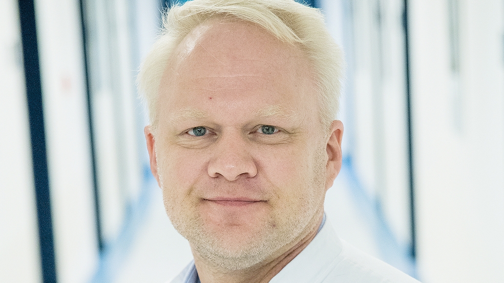 Dr. Jens Bräunlich ist Facharzt für Pneumologie und Chefarzt der Inneren Medizin am Klinikum Emden.  © Foto: Klinikum Emden