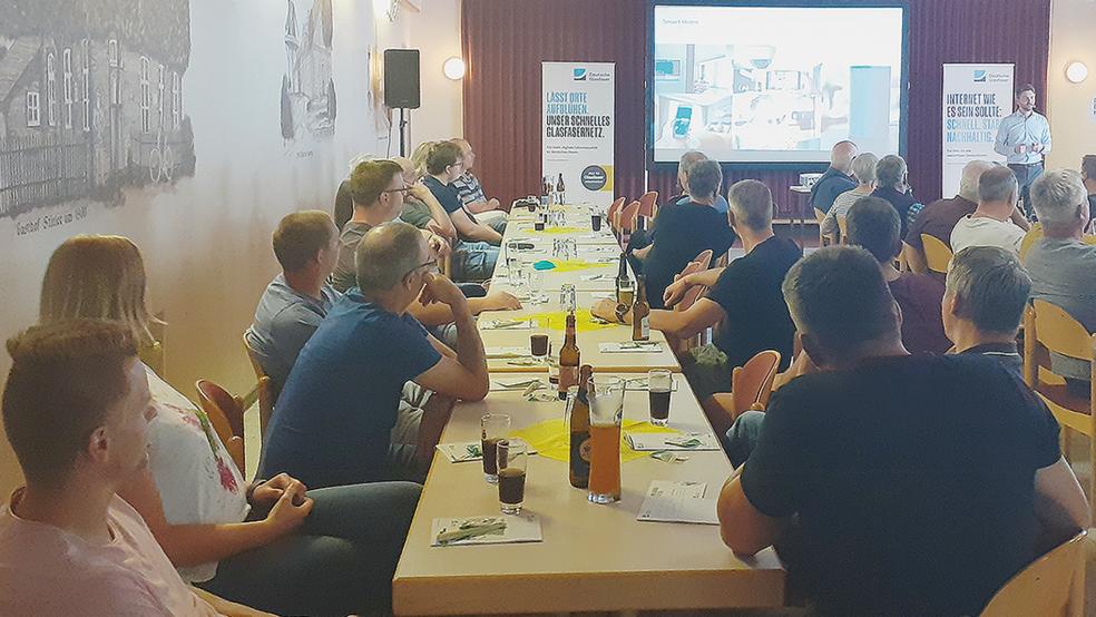 Rund 70 Interessierte kamen ins Dörphuus Möhlenwarf, um dem Vortrag Christian Morags zu lauschen.  © Foto: Berents