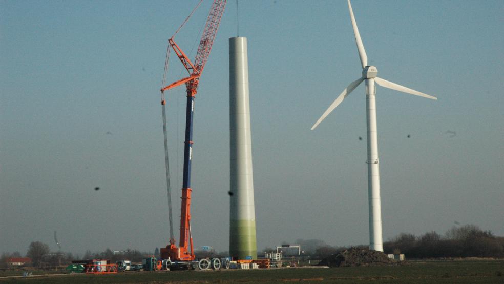 Wo können auf dem Gebiet der Gemeinde Jemgum - wie hier in Holtgaste - Windparks errichtet werden? Ein Fachbüro soll in einer Potenzialstudie mögliche Flächen benennen. © Szyska (Archiv)