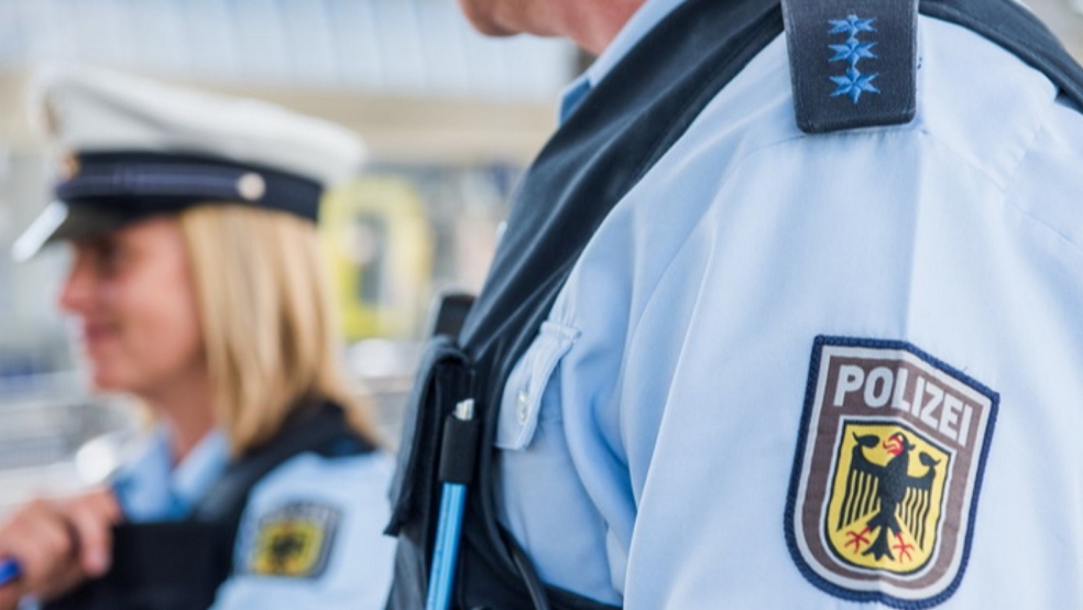 Bei der Ankunft im Bahnhof Leer haben Bundespolizisten eine 25-jährige Frau vorläufig festgenommen. © Bundespolizei (Symbolfoto)