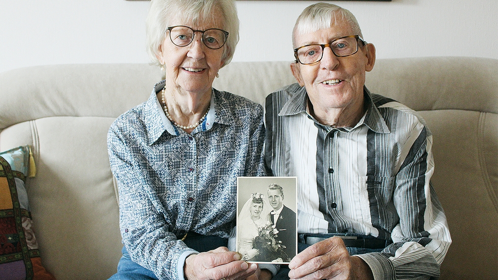 Karla und Heinz Seemann aus Weener sind seit 60 Jahren verheiratet. Zwei Kinder sowie sechs Enkelkinder und ein Urenkelkind gingen aus der Ehe hervor.  © Foto: Busemann