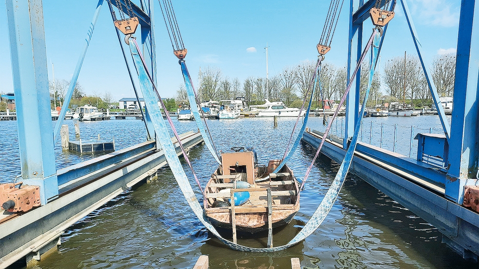 Eine Grundräumung zur Entschlickung des Hafens in Weener soll dafür sorgen, dass die Segelboote dauerhaft mindestens die notwendige Handbreit Wasser unter dem Kiel haben.  © Foto: Szyska