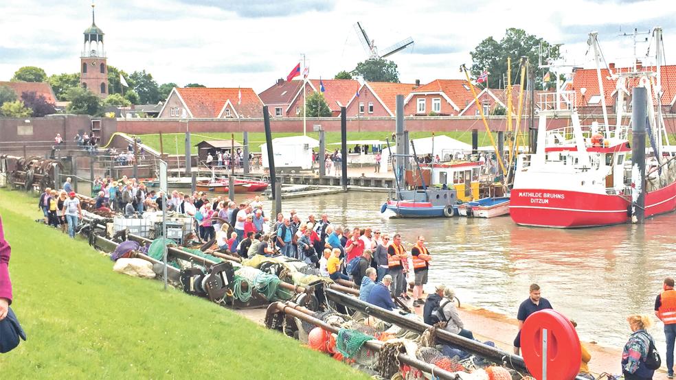 Das Hafenfest in Ditzum lockt hunderte Besucher nach Ditzum - zuletzt allerdings vor zwei Jahren.  © Foto: Kuper/Archiv
