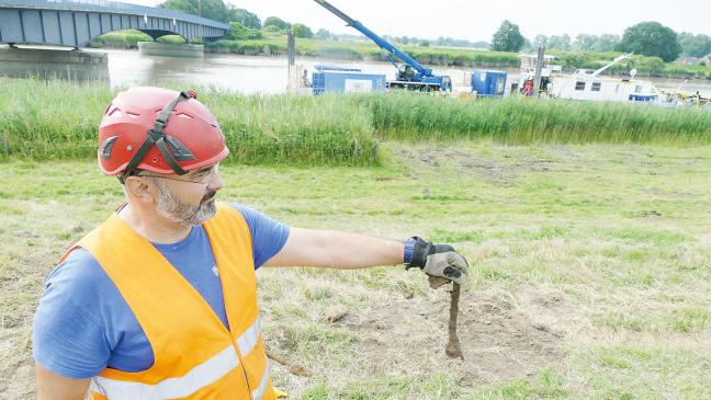 Metallschrott und Steine