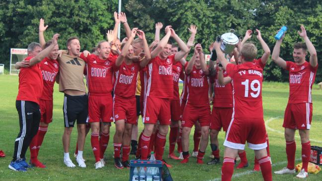Bunde holt sich den Rheiderland-Pokal